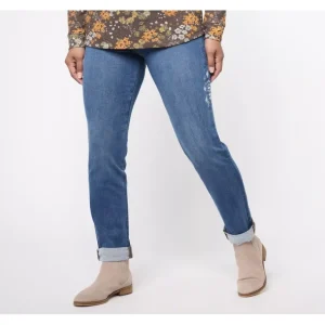 Canyon Retreat Easy Stretch Geo Embroidered Straight Jean - a world of fashionable women's clothing, including a wide selection of dresses and trendy accessories.> Hat