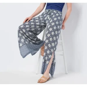 Fashion<Jantzen Relaxed Printed Lounge Pant - a world of fashionable women's clothing, including a wide selection of dresses and trendy accessories.